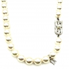 Collana “Mikimoto” in perle e oro bianco