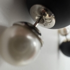 Dior Tribales – Pendientes de botón con perlas de resina