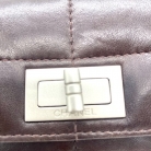 Edizione speciale 2.55 Chanel con catena metallica