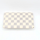 Exclusivo set Louis Vuitton para labios y ojos