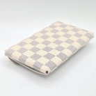 Exclusivo set Louis Vuitton para labios y ojos