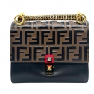 Fendi borsa Kan I F in pelle e vernice