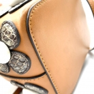 Fendi tresor en cuero camel y diseño flor