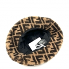 gorro fendi