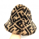 gorro fendi