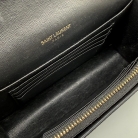 Kate Saint Laurent in pelle di serpente