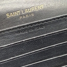 Kate Saint Laurent in pelle di serpente