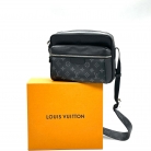 Louis Vuitton Discovery Messenger