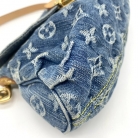 Louis Vuitton pleaty