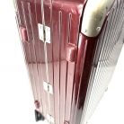 Valigia Rimowa in policarbonato bordeaux con biglietto elettronico