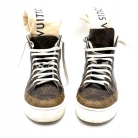 Monogramma di sneakers Louis Vuitton su tela.