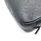 Borsa da toilette Louis Vuitton in pelle stampata nera