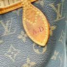 Neverfull Louis Vuitton con iniciales AD