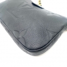 Pochette empreinte Louis Vuitton
