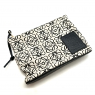 pochette loewe anagrama