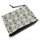 pochette loewe anagrama