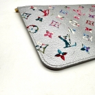 pochette Louis Vuitton plateada Monogram