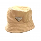 prada gorro