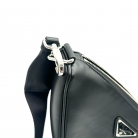 prada triangulo