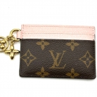 tarjetero Louis Vuitton modelo LV Charms