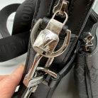 trio messenger louis vuitton